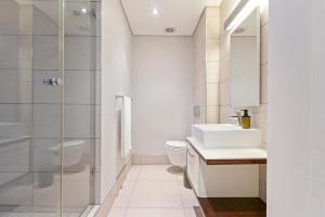 Stylish Umhlanga Rocks Stay - Balcony, Pool, Prime Location