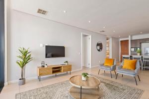 Stylish Umhlanga Rocks Stay - Balcony, Pool, Prime Location