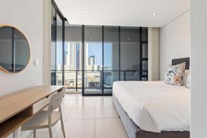 Stylish Umhlanga Rocks Stay - Balcony, Pool, Prime Location