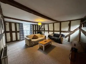 Oaklands - Stanford Bishop