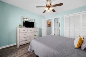 NEW POOL & Spa Coming May 2025 - NEW HOT TUB Available now- Dog friendly 4BR private home 6Min Walk to Beach