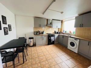 HAN 2 - Private Double Room in 4 Bed Flat