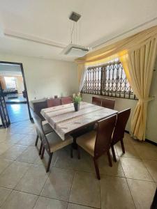 Casa Grande 3 quartos, perto parque Barigui