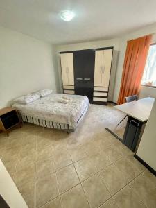 Casa Grande 3 quartos, perto parque Barigui