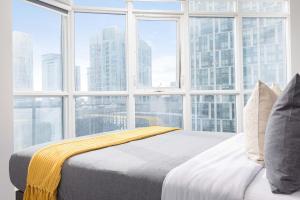 Rare Designer Condo King Bed with Free Parking