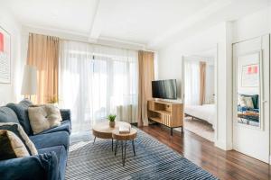 Apartment room in 809-4A Columbus Circle New BLDG 1BR W D