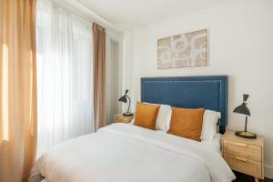 809-4A Columbus Circle New BLDG 1BR W D