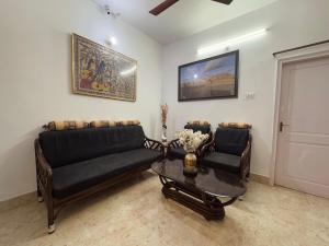 Royal Roots VNS - Entire Place