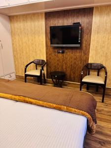 Royal Roots VNS - Entire Place