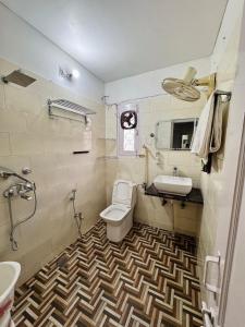 Royal Roots VNS - Entire Place