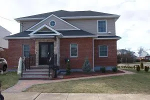 3 Bedroom Renovated Model House - Glen Cove