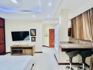 Exclusiva Suite de Lujo con Piscina en Machala Comodidad y Estilo