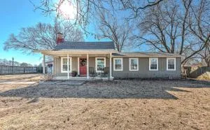 University Place, family stay, practically on JBU campus - Gentry