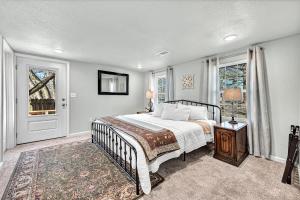 University Place, family stay, practically on JBU campus