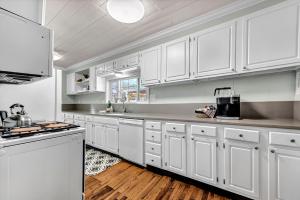 University Place, family stay, practically on JBU campus