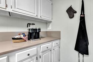 University Place, family stay, practically on JBU campus