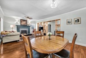 University Place, family stay, practically on JBU campus
