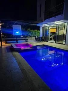 Fm Luxury Villa de arquitectura mediterránea piscina privada y cine - Nilo