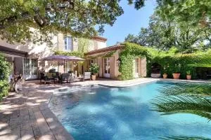 Charming Provence Retreat with Heated Pool and Jacuzzi - 罗尼