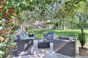 Appartements Charming Provence Retreat with Heated Pool and Jacuzzi : photos des chambres
