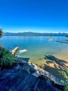 Casa em frente ao mar, na praia, acesso somente de barco Amaré Restaurante