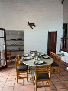 Casa em frente ao mar, na praia, acesso somente de barco Amaré Restaurante