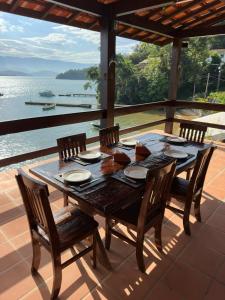 Casa em frente ao mar, na praia, acesso somente de barco Amaré Restaurante