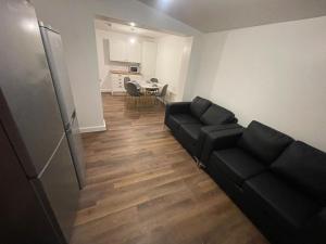 Couples Retreat - City Centre With Parking - Shared Unit