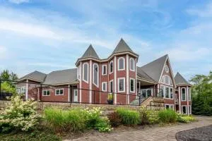 Serene Chateau on Moody Lake - Sambro