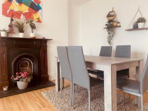 Iconic Location 3 Bed 2 Bath Flat near Regents Park