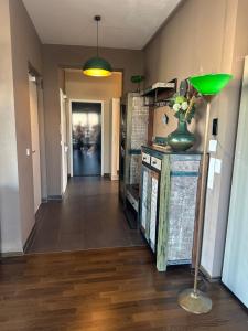 Zimmer mit eigenem Badezimmer - 1 Bahn-Station zur Messe und HBF