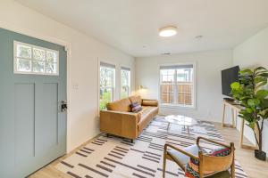 Walk to Cowboys Games Arlington Home with Hot Tub!