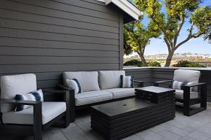 Trackside Tides - DM2925