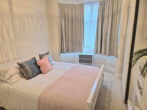 Spacious house with parking in excellent location