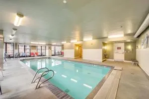 Walk to Lake Chelan Condo with Pool Access - Chelan