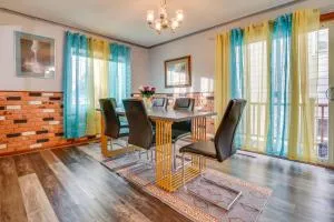 2 Mi to Dtwn St Paul Home with Private Deck and Yard! - Falcon Heights