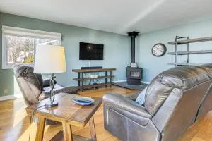 Shawano Lake House with Boat Dock, Kayaks, and Grill! - Gresham