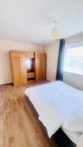 Convenient Retreat Rooms