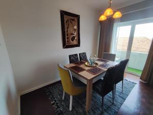 Almada, T2 apartment w balcony, Feijo, Lisbon