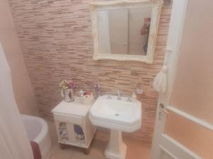 Casa quinta con gran parque, pileta y parrilla a 15 min del aeropuerto