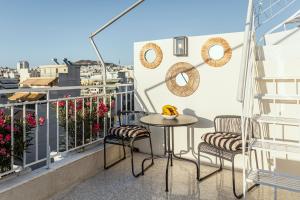 Rooftops of Athens - Vathi Studio Jacuzzi & View