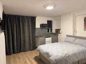 Modern self contained Studio EnSuite Room