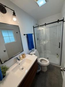 Heated pool, Sunny San Diego, Entire home, Free Parking, BBQ, Pets allowed, family neighborhood!