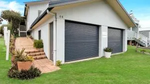 R & J's Paradise - Waterview Heights