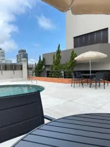 Flat no Hotel Cosmopolitan com Estacionamento Grátis e Piscina - Vila Matias