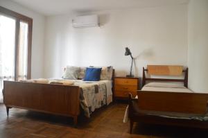 Habitación Privada con baño privado, dentro de una casa compartida "SUR"