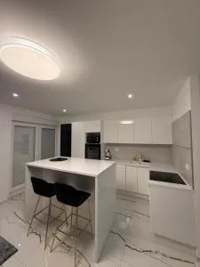 Luxury Oasis With Private Pool & Parking - Vranjic