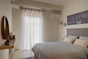 Loupis Home -Urban Cozy Retreat -Modern -Balcony