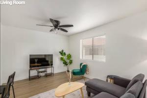 Modern2brapartmentkingbedpoolwifiwdac