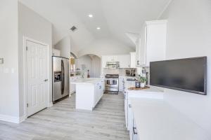 9 Mi to The Domain Spacious Pflugerville Haven!